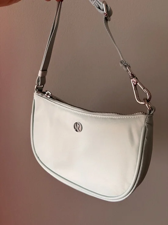 Lululemon city essentials mini shoulder bag - Picture 3 of 5